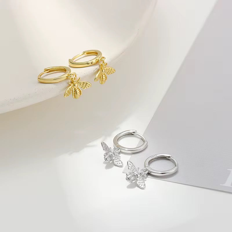 Silver Honey Bee Huggie